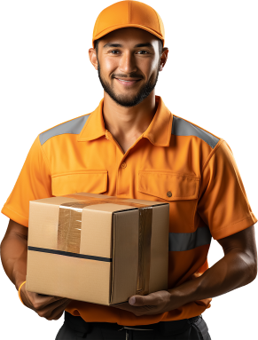 Entregador da RotaSP com uma encomenda em mãos