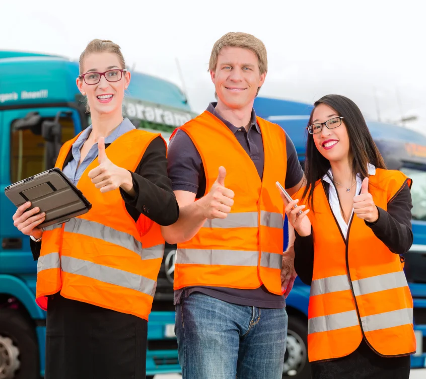 Equipe de operações da RotaSP em frente à frota